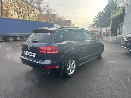 Volkswagen Touareg 2011 года за 9 300 000 тг. в Алматы – фото 5