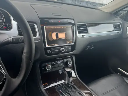 Volkswagen Touareg 2011 года за 9 300 000 тг. в Алматы – фото 7