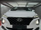 Hyundai Santa Fe 2018 года за 12 000 000 тг. в Караганда – фото 3