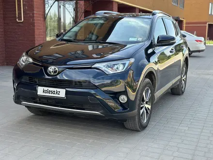 Toyota RAV4 2017 года за 9 200 000 тг. в Актобе