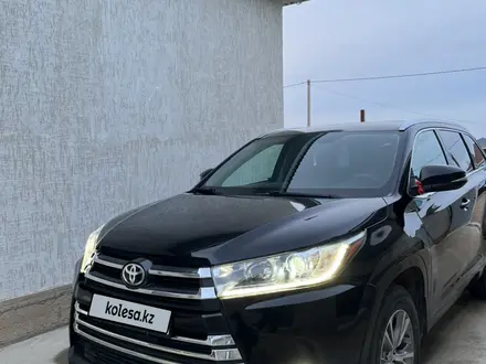 Toyota Highlander 2015 года за 16 800 000 тг. в Атырау