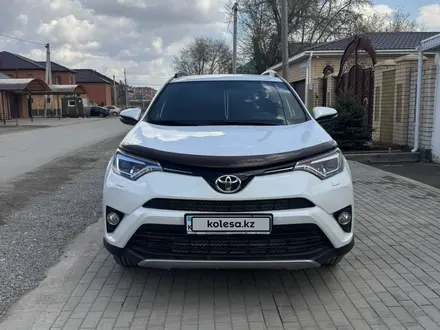 Toyota RAV4 2019 года за 14 000 000 тг. в Актобе