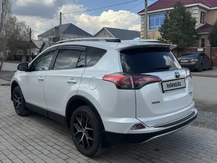 Toyota RAV4 2019 года за 14 000 000 тг. в Актобе – фото 5