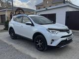 Toyota RAV4 2019 года за 14 000 000 тг. в Актобе – фото 3