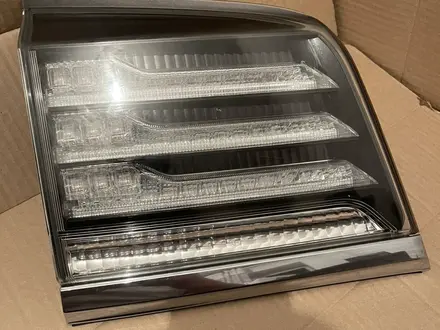 Фонарь задний левый в крышку багажника бу оригинал за 135 000 тг. в Алматы
