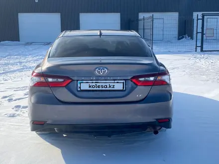 Toyota Camry 2021 года за 8 988 750 тг. в Астана – фото 2