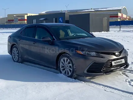 Toyota Camry 2021 года за 8 988 750 тг. в Астана – фото 3
