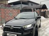 Toyota RAV4 2021 года за 21 000 000 тг. в Алматы