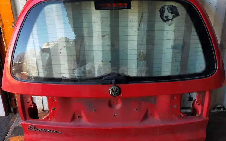 Крышка багажника на Volkswagen Sharan за 30 000 тг. в Алматы