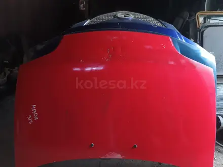 Капот Mazda 323 за 50 000 тг. в Усть-Каменогорск – фото 2