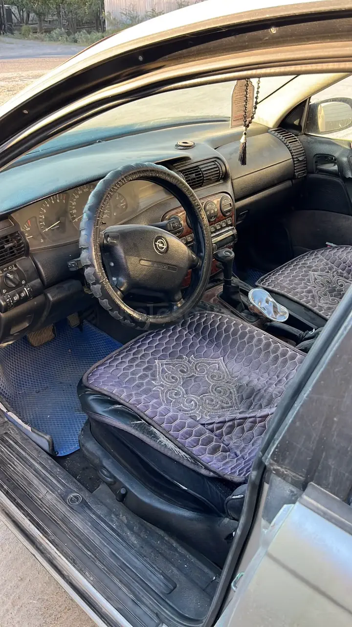 Opel Omega, 1995