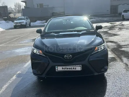 Toyota Camry 2019 года за 11 700 000 тг. в Алматы