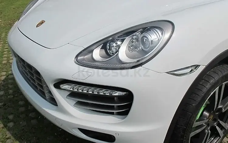 Стекла фар Porsche Cayenne за 40 000 тг. в Астана