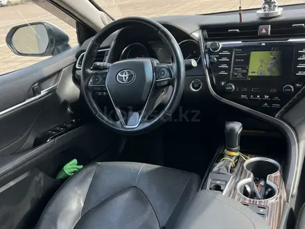 Toyota Camry 2020 года за 18 000 000 тг. в Уральск – фото 7