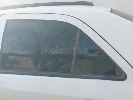 Дверные стекла Geely MK седан 2013г (кроме пер. L и зад. R) за 12 000 тг. в Актобе
