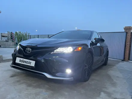 Toyota Camry 2021 года за 16 500 000 тг. в Атырау