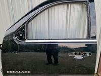 Дверь передняя левая на Cadillac Escalade 2007г за 70 000 тг. в Алматы