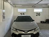 Toyota Camry 2021 года за 15 200 000 тг. в Шымкент