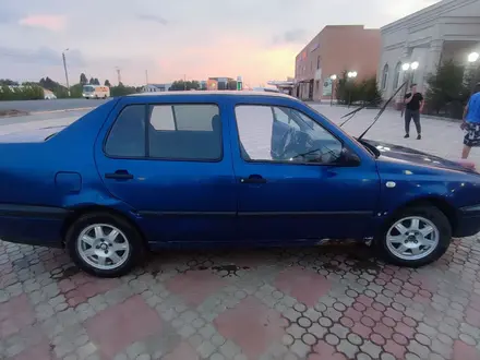 Volkswagen Vento 1993 года за 1 000 000 тг. в Уральск – фото 2