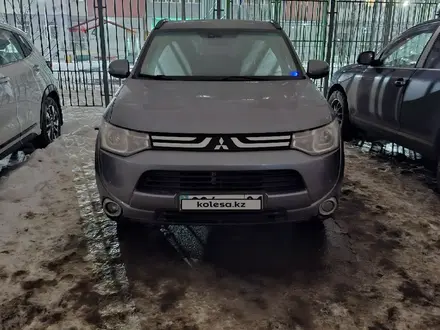 Mitsubishi Outlander 2013 года за 7 400 000 тг. в Астана – фото 2