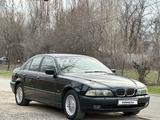 BMW 528 1999 года за 2 850 000 тг. в Алматы – фото 2