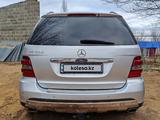 Mercedes-Benz ML 500 2005 года за 7 000 000 тг. в Актобе – фото 3