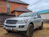 Mercedes-Benz ML 500 2005 года за 7 000 000 тг. в Актобе – фото 2