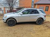 Mercedes-Benz ML 500 2005 года за 7 000 000 тг. в Актобе – фото 4