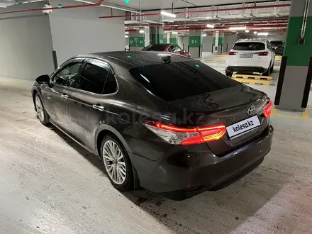 Toyota Camry 2018 года за 13 900 000 тг. в Астана – фото 7