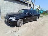 Mercedes-Benz C 240 1998 года за 2 800 000 тг. в Алматы – фото 2