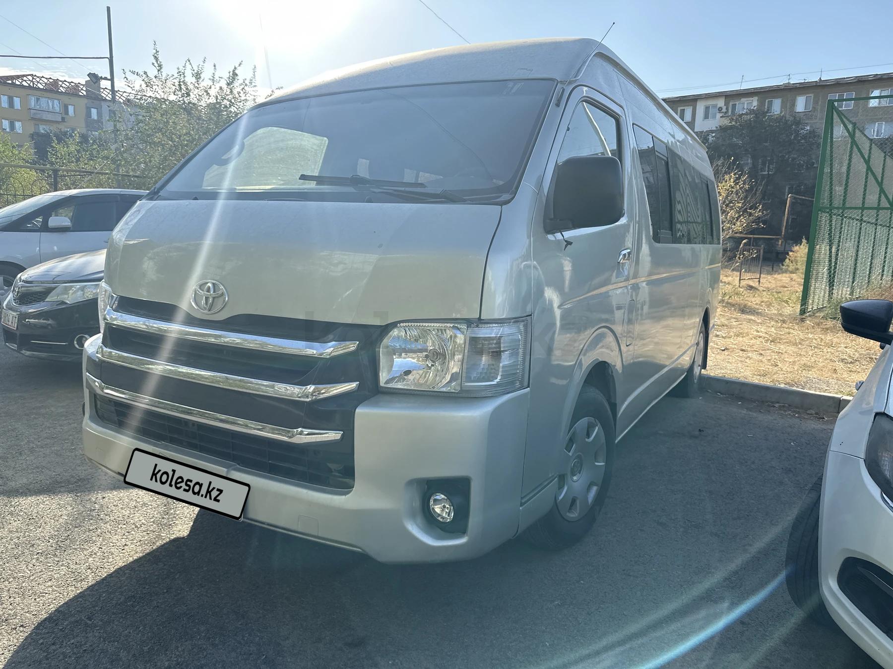 Toyota Hiace 2009 г.