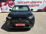 Toyota RAV4 2021 года за 19 000 000 тг. в Актобе