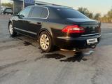 Skoda Superb 2010 года за 3 500 000 тг. в Караганда – фото 2