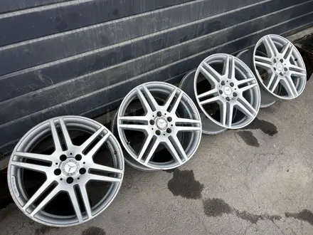 Комплект оригинальных разношироких дисков на Мерседес W207 за 250 000 тг. в Алматы
