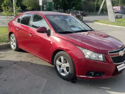 Chevrolet Cruze 2011 года за 3 400 000 тг. в Семей – фото 2