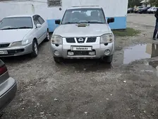 Nissan NP300, 2011