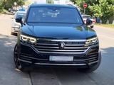 Volkswagen Touareg 2021 года за 36 900 000 тг. в Уральск