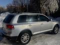 Volkswagen Touareg 2004 года за 5 300 000 тг. в Петропавловск – фото 5