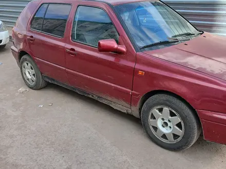Volkswagen Golf 1995 года за 1 200 000 тг. в Астана – фото 2