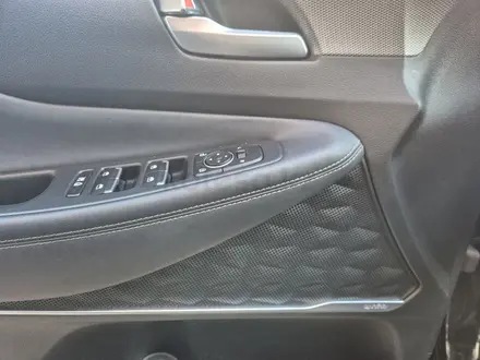 Hyundai Santa Fe 2020 года за 12 000 000 тг. в Актобе – фото 23