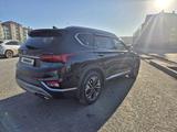 Hyundai Santa Fe 2020 года за 13 200 000 тг. в Актобе – фото 3