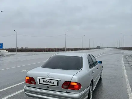 Mercedes-Benz E 280 1996 года за 2 900 000 тг. в Кызылорда – фото 2