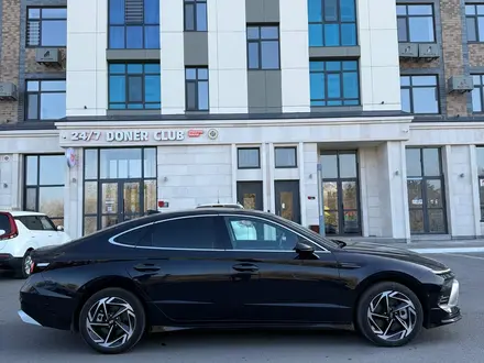 Hyundai Sonata 2023 года за 14 000 000 тг. в Караганда – фото 2