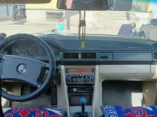Mercedes-Benz E 230