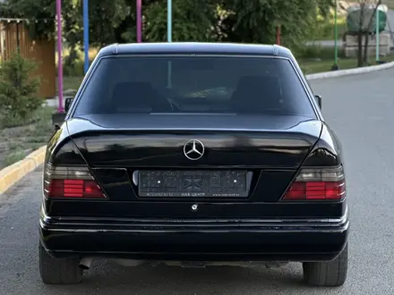 Mercedes-Benz E 220 1993 года за 2 250 000 тг. в Семей – фото 8