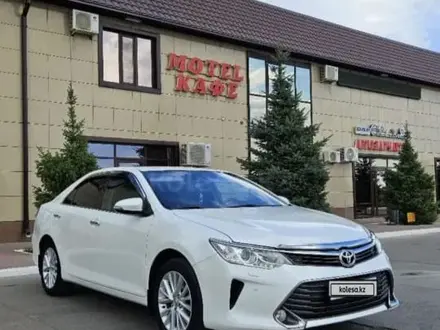 Toyota Camry 2015 года за 10 000 000 тг. в Уральск