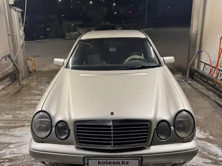 Mercedes-Benz E 230 1995 года за 2 000 000 тг. в Караганда – фото 4