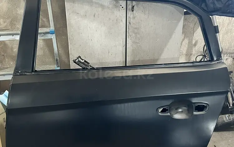 Дверь задняя лева за 125 000 тг. в Караганда