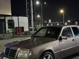 Mercedes-Benz E 220 1993 годаүшін1 800 000 тг. в Тараз