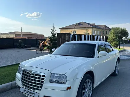 Chrysler 300C 2005 года за 4 800 000 тг. в Усть-Каменогорск – фото 2